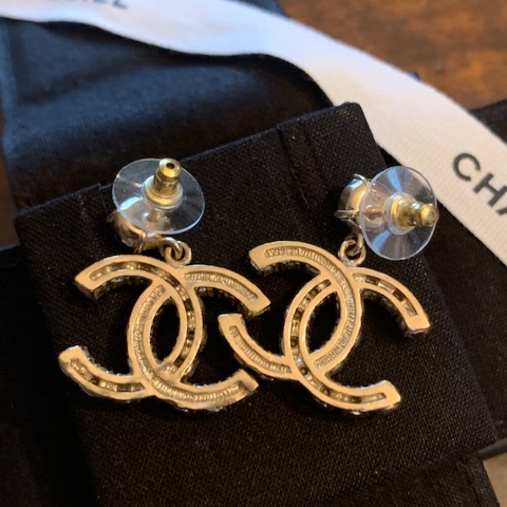 Chanel White Faux Pearls and Crystals - Picture 5 of 10